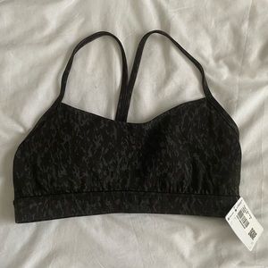 NWT - Y Flow Bra - Size 8